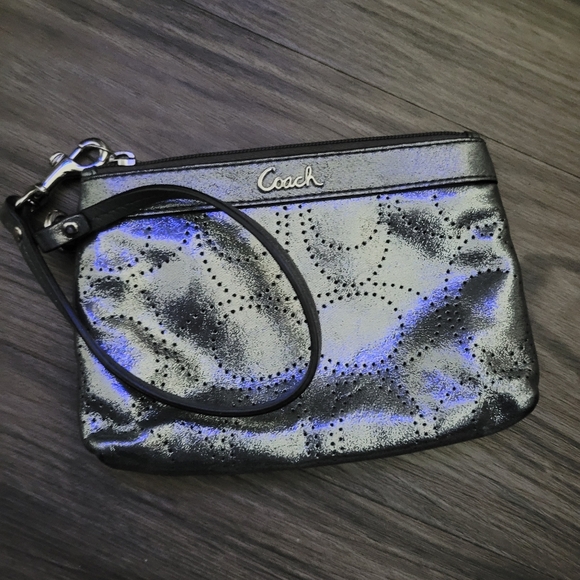 Coach Womens Wristlet Bag Gray Silver Zipper Closure Perforated - Picture 2 of 3